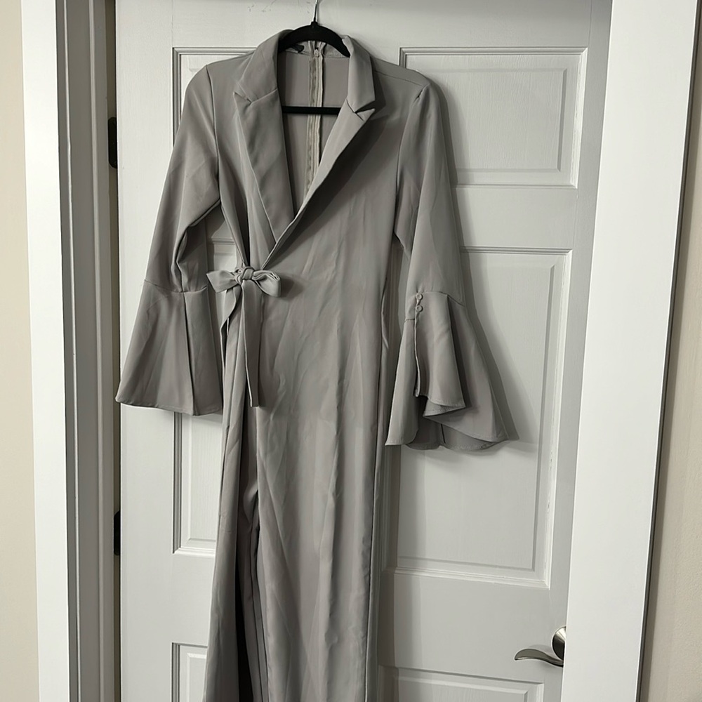 CBR light gray jumpsuit collared wide leg long sleeves size M